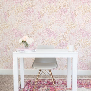 Hübsche Blumenblätter Wallpaper. Schälen und Aufkleben oder herkömmliche Tapetenoptionen. Gärtnerei Blümchen. Akzentwand. 62 cm. *
