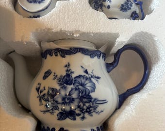 Vintage Blue White 6 Piece Porcelain Tea Coffee Set Cracker Barrel Victorian New in Box