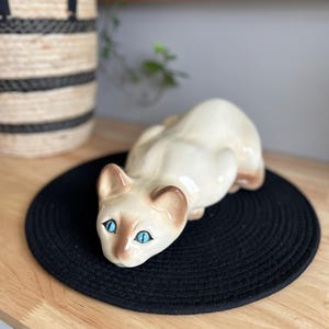 Vintage Siamese Cat Figurine: Glazed Porcelain Kitty Decor