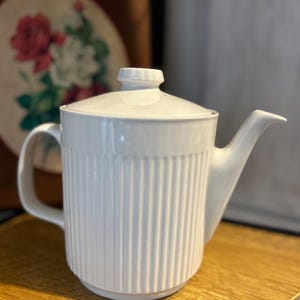 White Glossy Johnson Bros Athena Vintage Teapot with Lid made in England Farmhouse Style