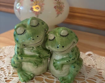 Vintage Frog Salt & Pepper Shaker by Ganz