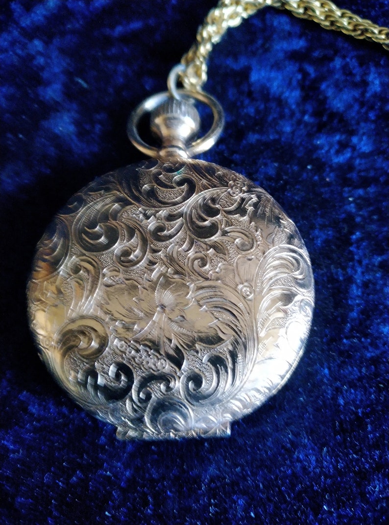 Vintage Estee Lauder Floral Etched Gold Tone Pocket Watch Style Vintage Estee Lauder Floral Etched Gold Tone Pocket Watch Style