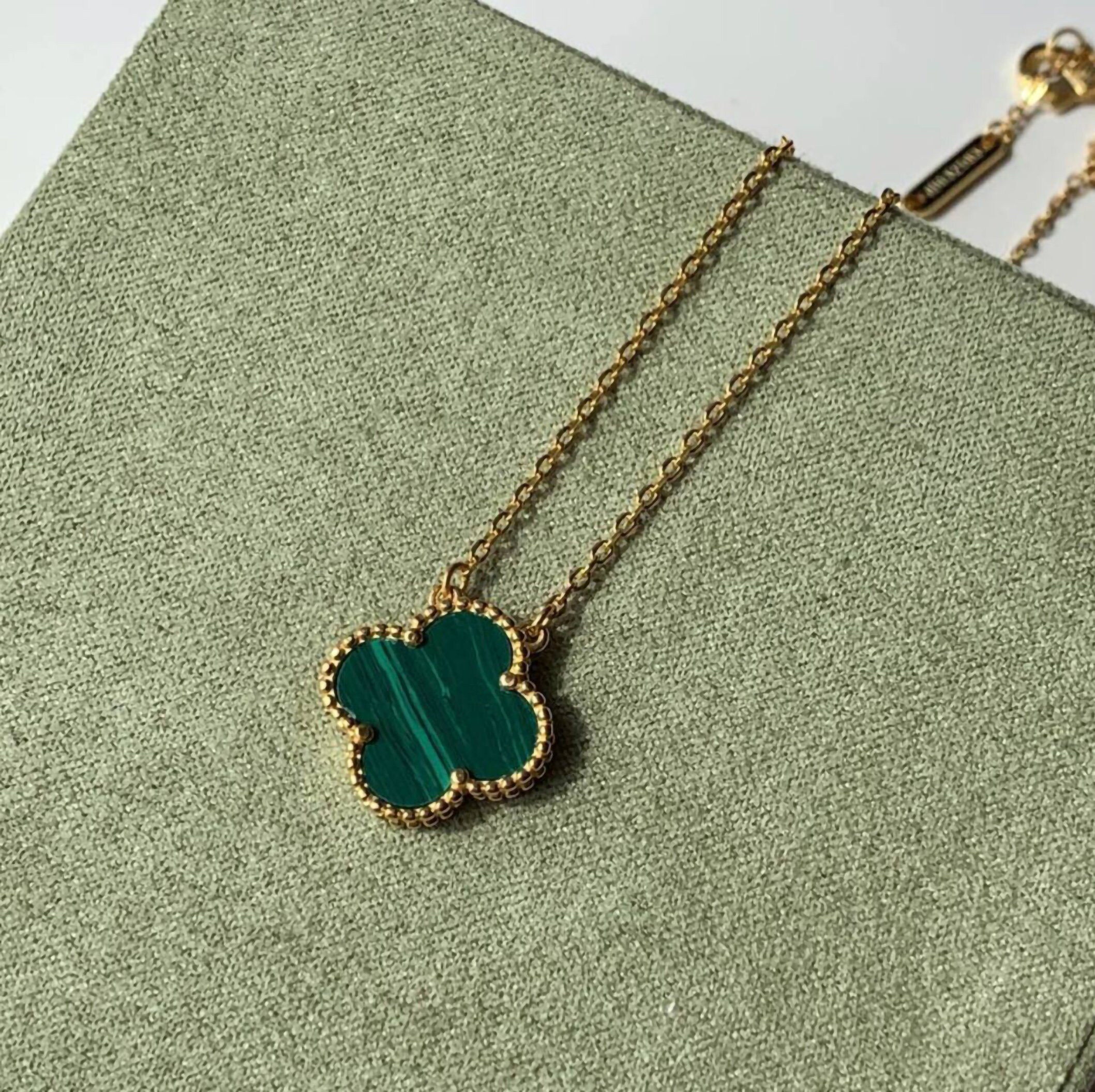 Malachite clover necklace Clearance