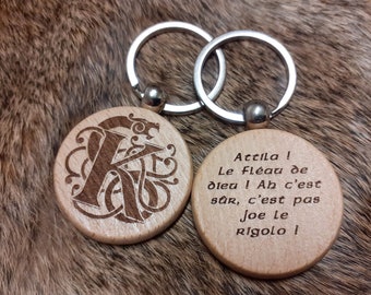 1 Wooden key ring, double sided, quote Kaamelott the series.