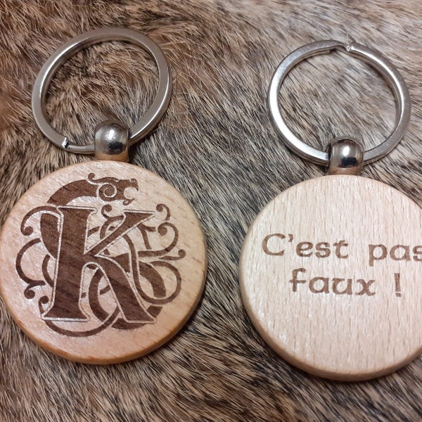 1 Porte-clés en bois, double face, citation Kaamelott la série.