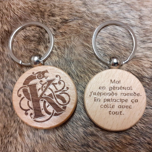 1 Porte-clés en bois, double face, citation Kaamelott la série.