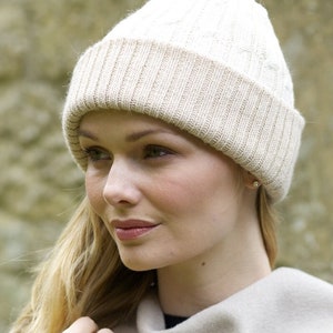 Creme Luxus Baby Alpaka Wolle Wende Beanie Mütze | Ethisch + Nachhaltig Hergestellt in Peru | Lacorine
