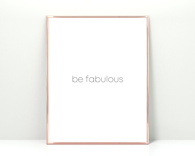 以下が含まれることがあります： 白い背景に黒い文字で「be fabulous」と書かれた、ローズゴールドのフォトフレームです。