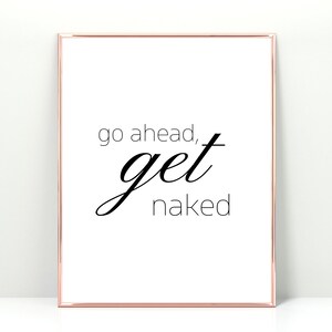 Puede incluir: Una impresión enmarcada blanca con texto negro que dice "go ahead, get naked".