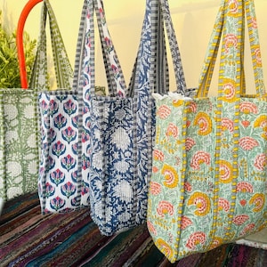 Große Tote Wochenende Taschen / Baumwolle Indische gesteppte große Einkaufstasche, Lebensmittelgeschäft Einkaufstasche, Einkaufstasche mit Blumenmuster, ethnische handgemachte Tasche