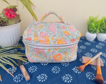 Large Capacity Cosmetic Bags Women Cosmetic Makeup Bags Block Print Travel Vanity Bags Quilted Makeup Bag Travel Pouch Bridal Shower Gift