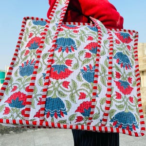Large Cotton Quilted Patches Tote Shoulder Bag Vintage Floral Eco friendly Sustainable Bag Yoga Beach Bags Boho Weekender Bags Gift For Her
