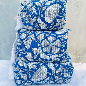Gesteppte Schminktasche, florale Schminktasche, kleine gesteppte Kosmetiktasche aus Baumwolle, Brautjungfern-Geschenk, Kosmetiktasche