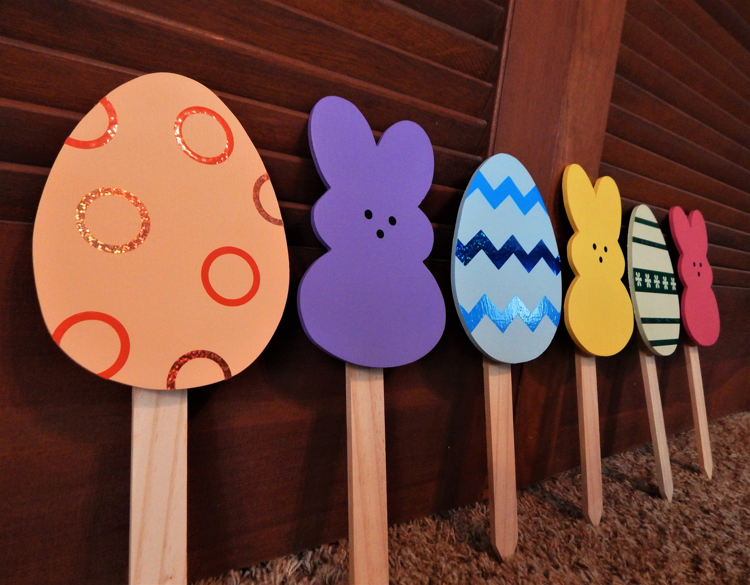 Estacas de huevo de Pascua de madera y patio de conejito | Etsy