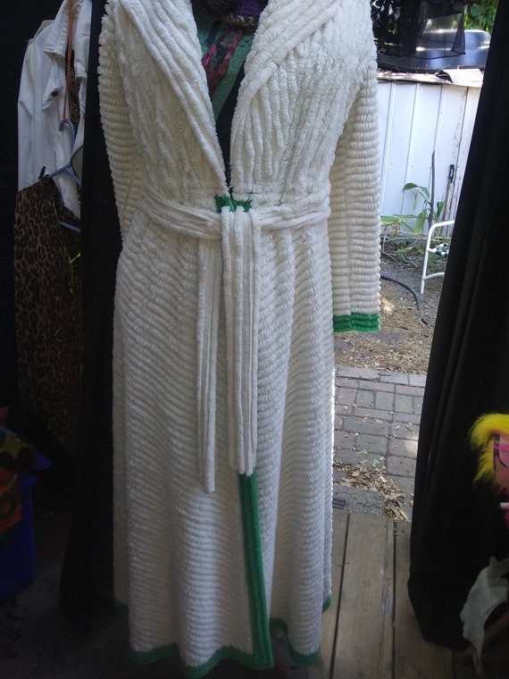 1940s Chanelle Peacock Bath Robe