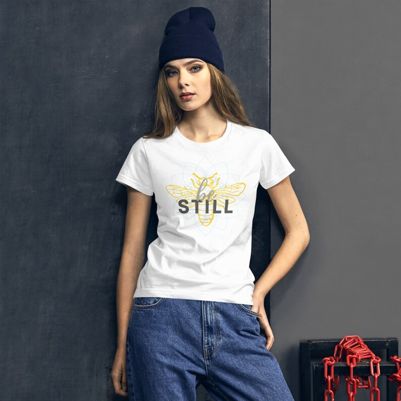 Bee You Women/'s Fashion Fit Inspirational Graphic T Shirt BE STILL Boho Yoga Style Uplifting Positivity Chic Weekend Comfy Tee