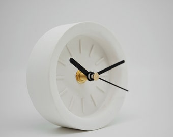 Timeless and modern: concrete ceramic table clock for your office