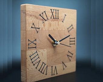 Wanduhr aus Holz, Die Zeiger kann man auswählen