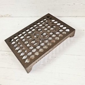 1883 Cast Iron Air Brick / Trivet stand Vent Victoriaanse stijl, hot pot stand - 9&#39;&#39; x 6&#39;&#39;