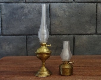 Miniature oil lamp for everyday use, dollhouse 1:12