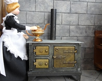 1:12 Scale Miniature Cast Iron Stove – Heavy Metal Dollhouse Oven (Rustic Farmhouse)