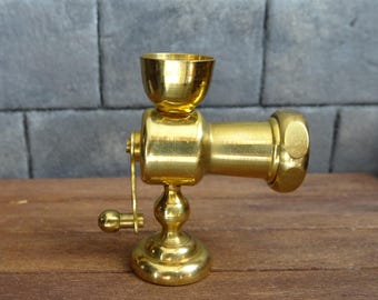 Brass Miniature Meat Grinder Toy – 1: 12 Dollhouse Kitchen Accessory