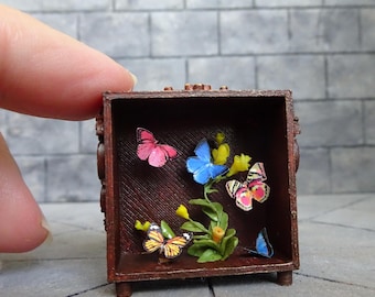 Dollhouse Miniature Butterfly Display Box: 1/12 Scale