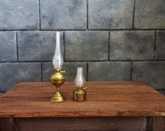 Miniature oil lamp for everyday use, dollhouse 1:12