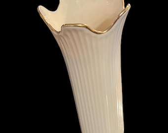 Lenox Lovely Porcelain Ivory Ribbed/Flared 24KT Gold Trim & Base Vase, U.S.A.