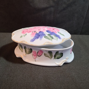 Vintage Large Beautiful Hand Painted Pink/Lavender Floral Ornate Oval Jewelry/Trinket Box