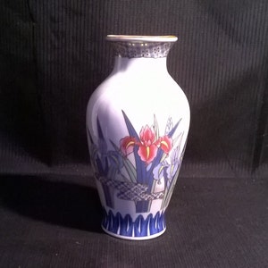 Vintage Ayame Seizan Japanese Vase With Pretty Iris Flowers & Elegant Gold Inlay