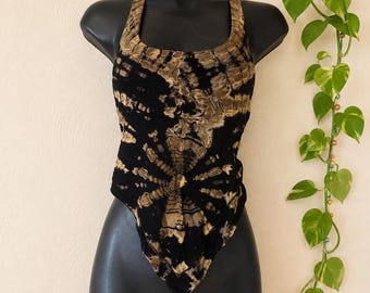 Camiseta sin mangas con espalda de encaje y estampado tie-dye hecho a mano, top bohemio para festivales, camiseta hippie para mujer, top tipo pañuelo, camisa de verano