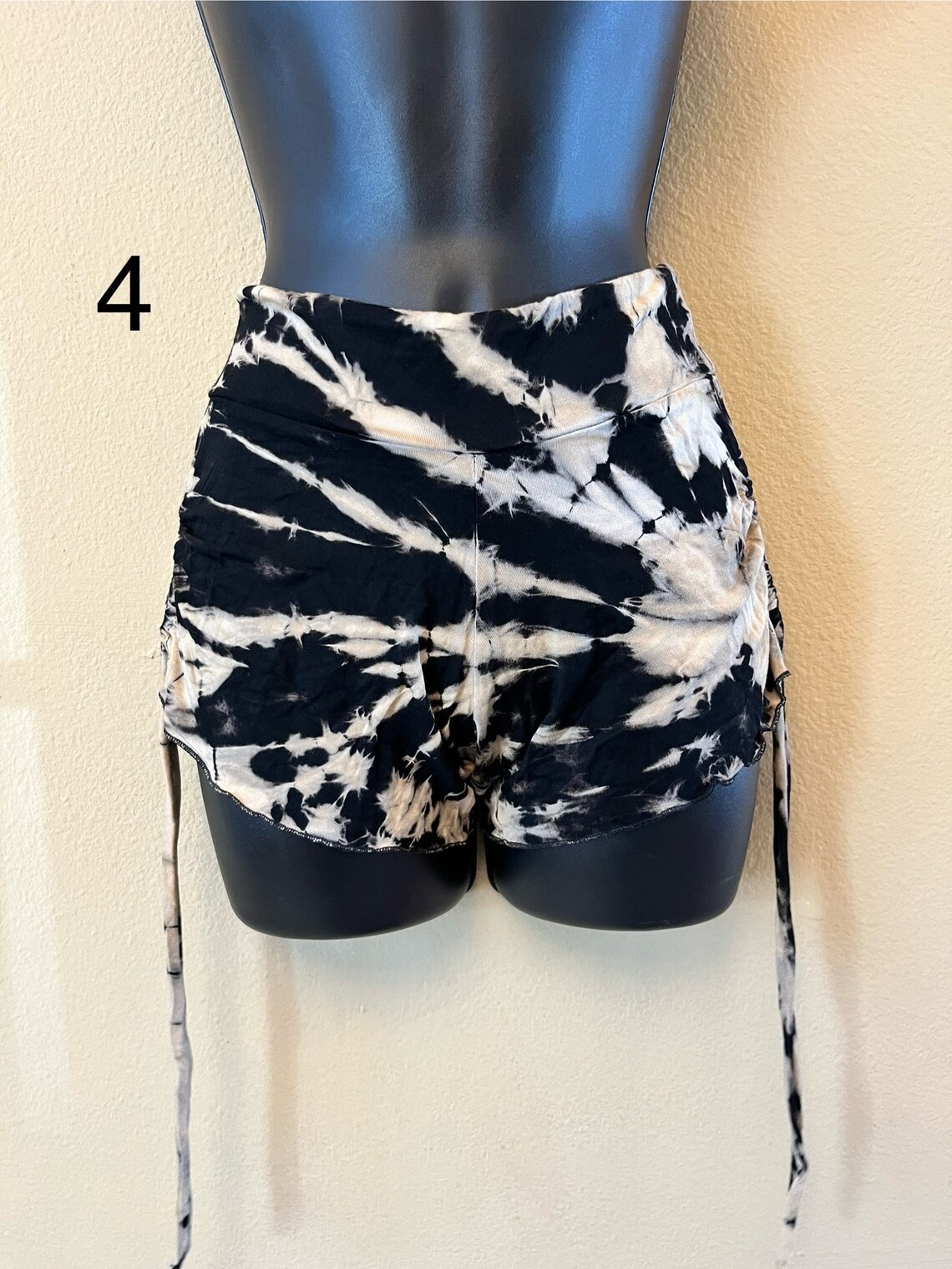 Tie dye yoga shorts with side pockets