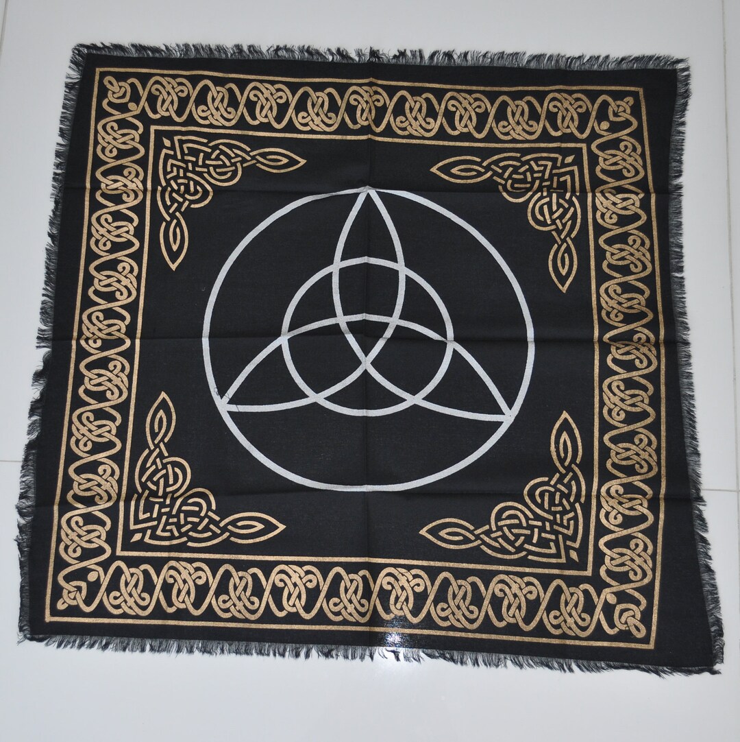 Triquetra Altar Cloth-24x24 Tarot Cloth wicca - Etsy
