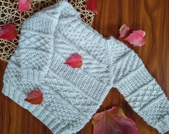 Kuschelweicher Pullover, handgestrickt