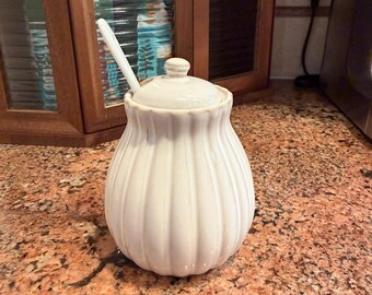 Sugar Bowl with Lid and Spoon, Ceramic Spice Container for Coffee Bar, Kitchen Jar