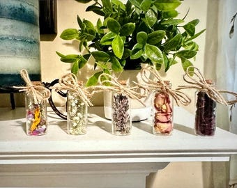 Mini Dried Flower Bottle for Gifts, Wedding and Party Favors, and Home Accents