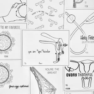 Könnte beinhalten: Eine Sammlung von schwarz-weißen Grußkarten mit anatomischen Illustrationen und Wortspiel-Phrasen. Die Karten zeigen Zeichnungen von Fortpflanzungsorganen, einschließlich Gebärmutter, Eierstöcken und Spekulum. Der Text enthält "You're egg-ceptional" und "You are 'spec'tacular."