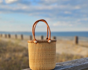 Vintage Nantucket basket purse quail on top placque signed