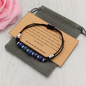 Bracelet LAPIS LAZULI Cordon réglable fait à la main avec sac cadeau et carte d’information Pierre précieuse en cristal 6 mm