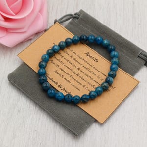 Bracelet en APATITE extensible fait main avec sac cadeau et carte en cristal de 6 mm