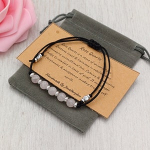 Bracelet QUARTZ ROSE Cordon réglable fait à la main avec sac cadeau et carte d’information Pierre précieuse en cristal 6 mm