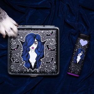 Paquete de pitillera Vampire Babe con encendedor a juego