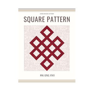 Op de afbeelding: Een papier-patchworkpatroon voor een vierkante quiltblok. De blok is gemaakt van rode vierkanten en rechthoeken, gerangschikt in een geometrisch patroon. Het patroon is verkrijgbaar in de maten 20x20, 30x30 en 38x38 cm.