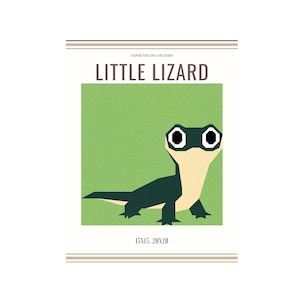 Può includere: Un modello di patchwork di carta per una lucertola verde e nera con occhi grandi. Il modello è intitolato "Little Lizard" e misura 15x15 pollici per 20x20 pollici.