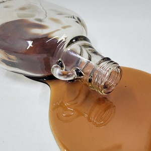 Ausgelaufener Sirup Prank / Prop