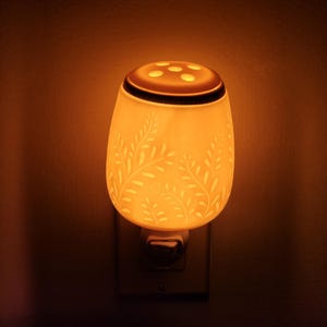 Ceramic Plug-In Wax Warmer – White Leaf with Gold Trim