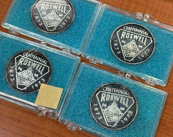 Lote de 4 monedas de plata fina de 1 onza (.999) del Centenario de Roswell (1973)