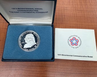 Medalla de plata esterlina del bicentenario de 1974, John Adams, Primer Congreso Continental