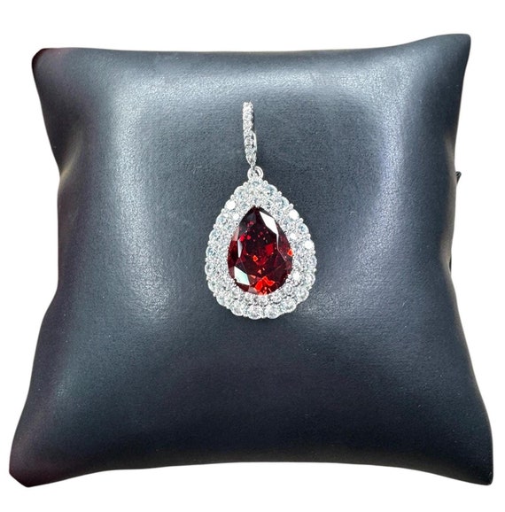 Pendentif pierre de naissance juillet, médaillon larme diamant